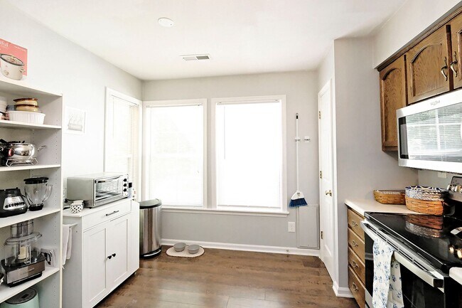 Foto del edificio - Pet-Friendly Forest Lakes North Townhome