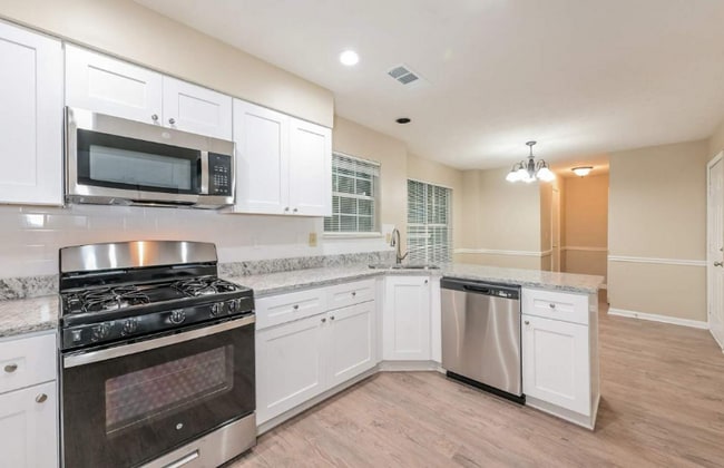 Building Photo - 4220 E Meadow Dr