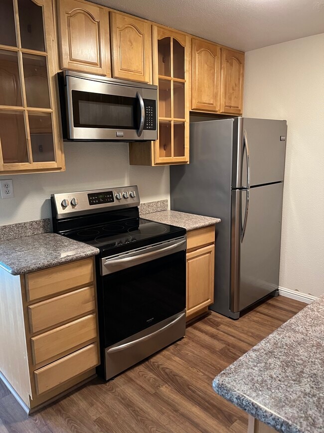 photo to upgrade to show new stove - 1919 Ygnacio Valley Rd