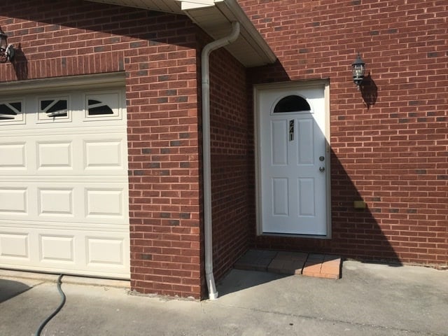 Building Photo - 241 Panda Dr