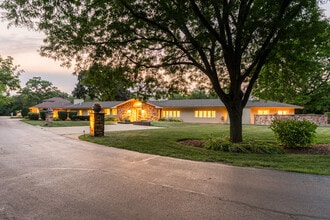 Building Photo - 208 Brookdale Ln
