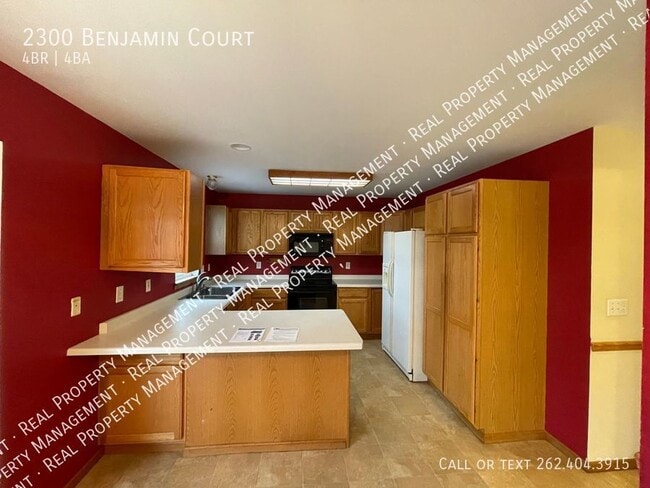 Building Photo - Beautiful Waukesha Single Family Home!