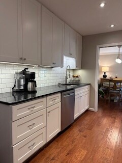 Updated kitchen - 941 N Pitt St