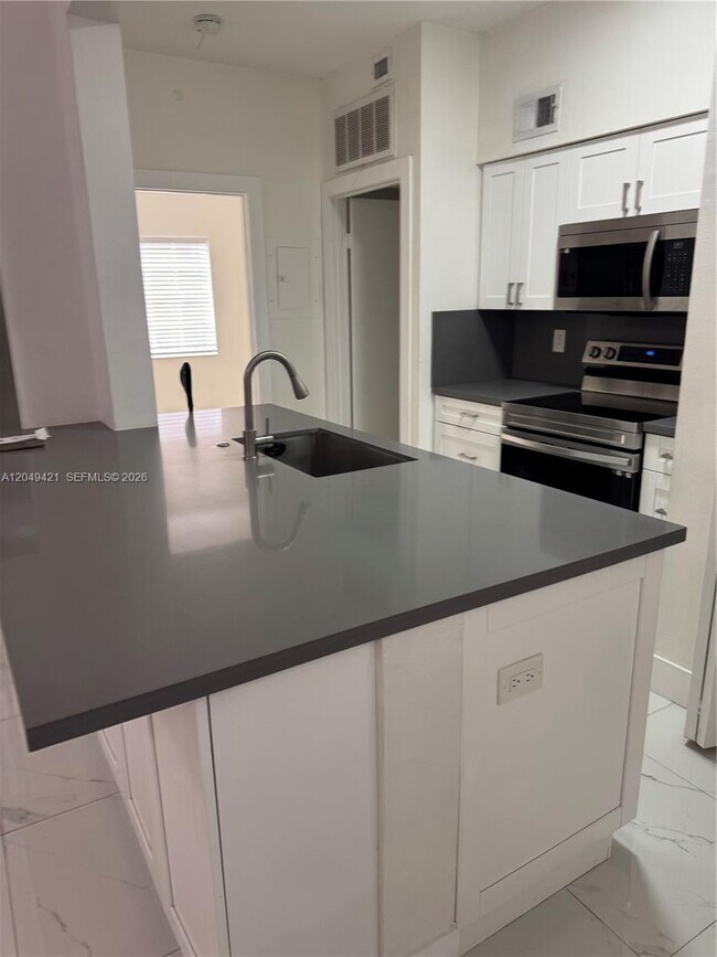 Foto del edificio - 18344 NW 68th Ave