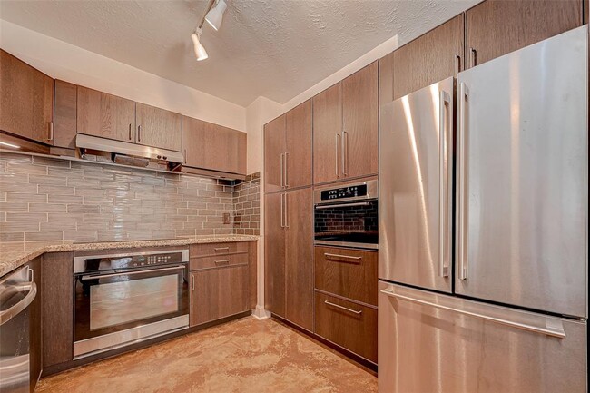 Building Photo - 311 Baycrest Dr
