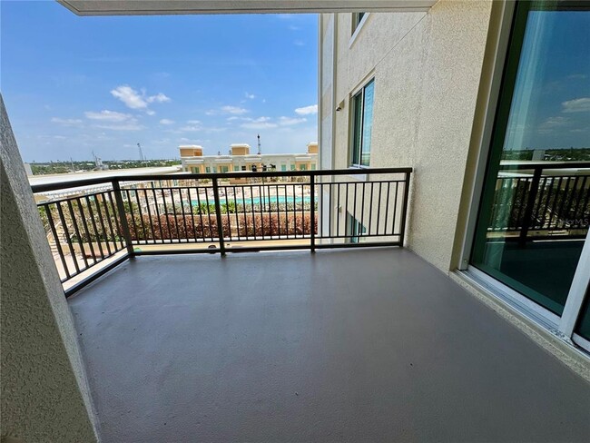 Building Photo - 800 N Tamiami Trl