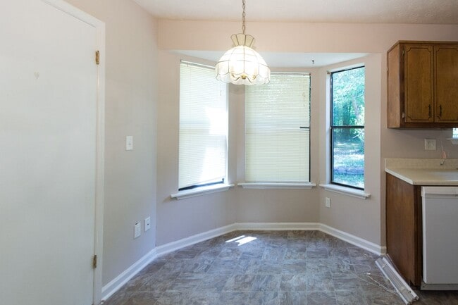 Building Photo - COMING SOON - 3 Bedroom 2 Bathroom Ranch