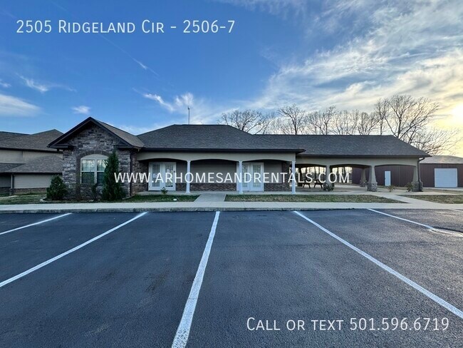 Foto del edificio - 2505 Ridgeland Townhomes - 2506-7 | $695 |...