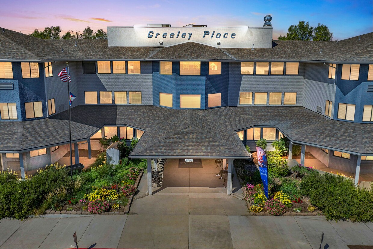 Exterior de la comunidad - Greeley Place Senior Apartments