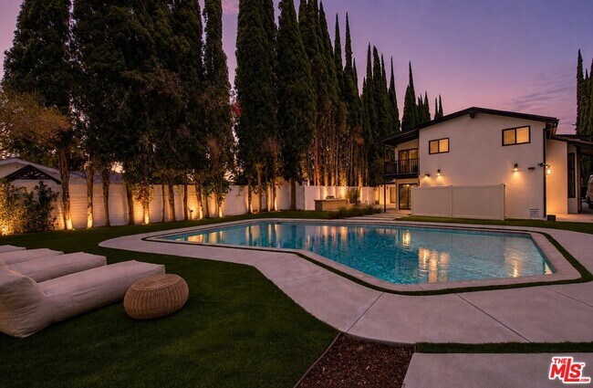 Foto del edificio - 5953 Oakdale Ave