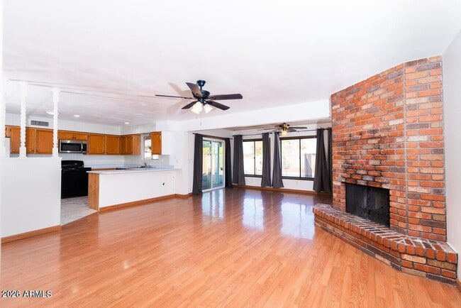 Foto del edificio - 320 E Ellis Dr