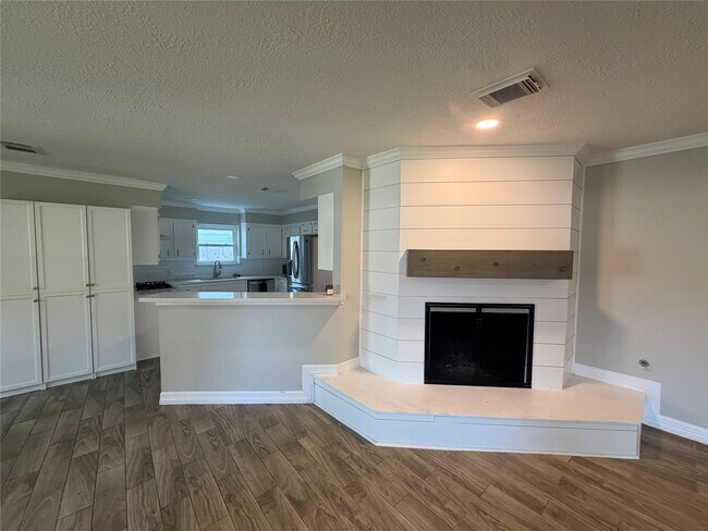 Building Photo - 511 Rosewood Dr