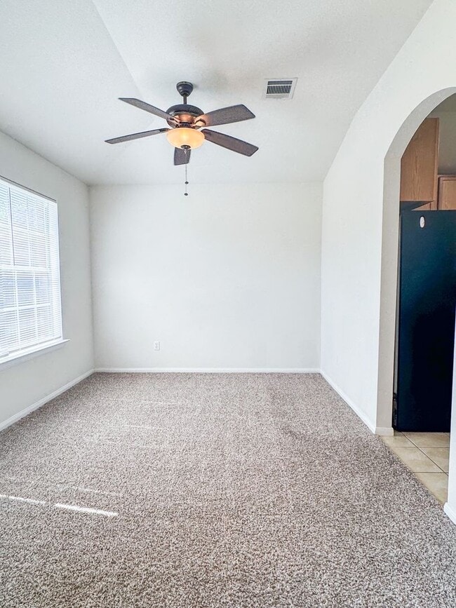 Building Photo - Available Now! Beautiful Home In Killeen