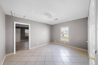 Building Photo - 128 Kress St