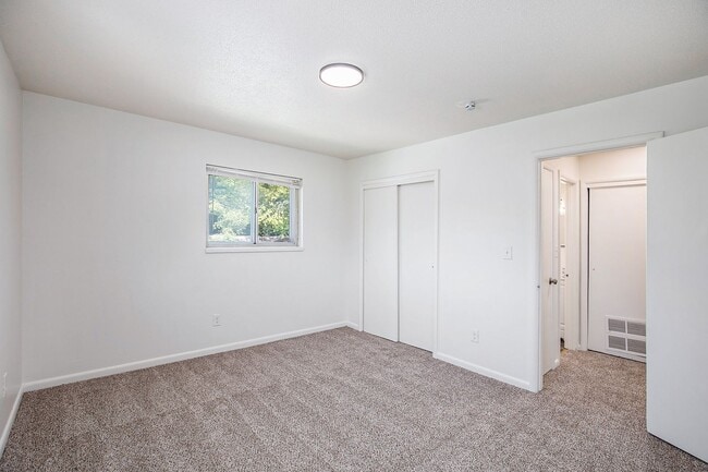 Interior Photo - Estes on Ash