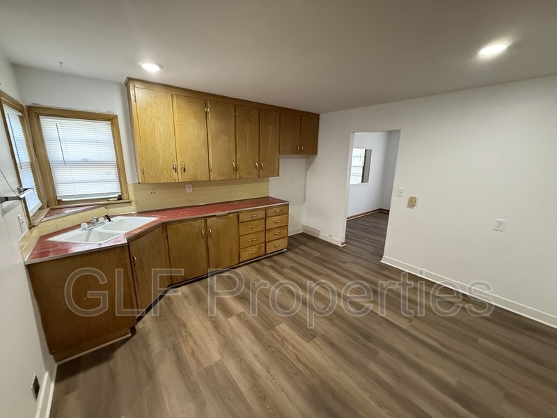 Primary Photo - 215 N 14th St