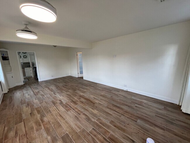 Foto del edificio - 2 Bedroom 2 Bath Single Family Home in Orange