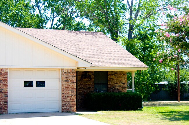 Foto del edificio - 111 Willow Ln