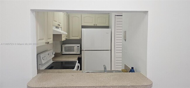 Foto del edificio - 8075 NW 7th St