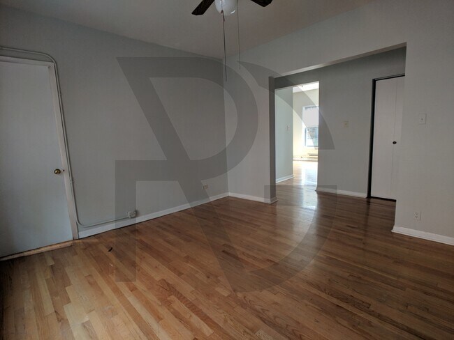Foto del edificio - 654 W Cornelia Ave