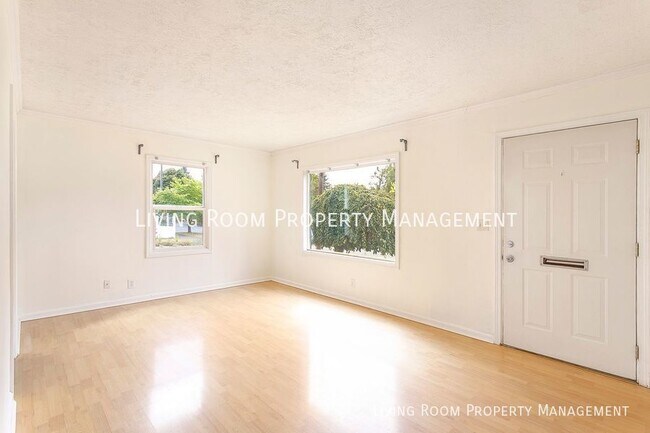Foto del edificio - Warm and Inviting Bungalow with Fully Fenc...