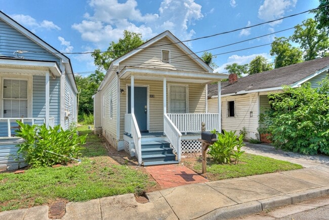 Building Photo - 1418 Maple St