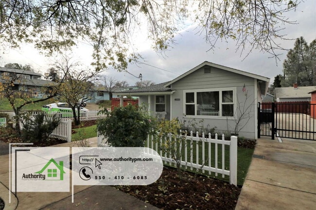 Building Photo - 1366 Magnolia Ave