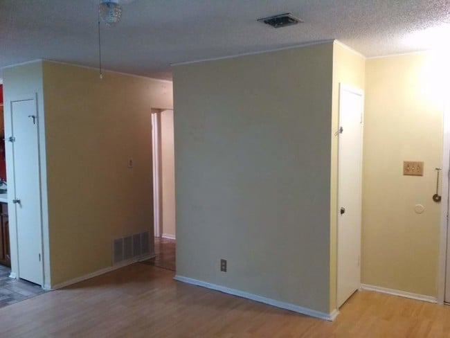 Building Photo - 6809 Neston