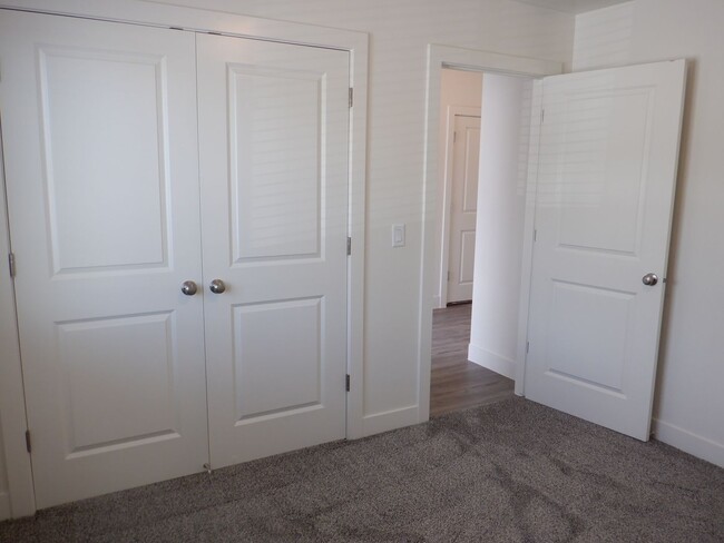 Building Photo - 3 bedroom 2 bath Newer Construction