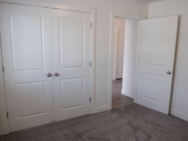 Foto del edificio - 3 bedroom 2 bath Newer Construction