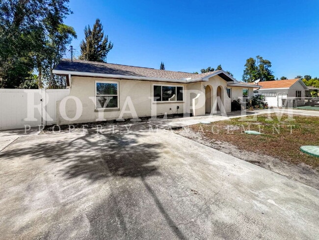 Foto del edificio - 18660 Miami Blvd