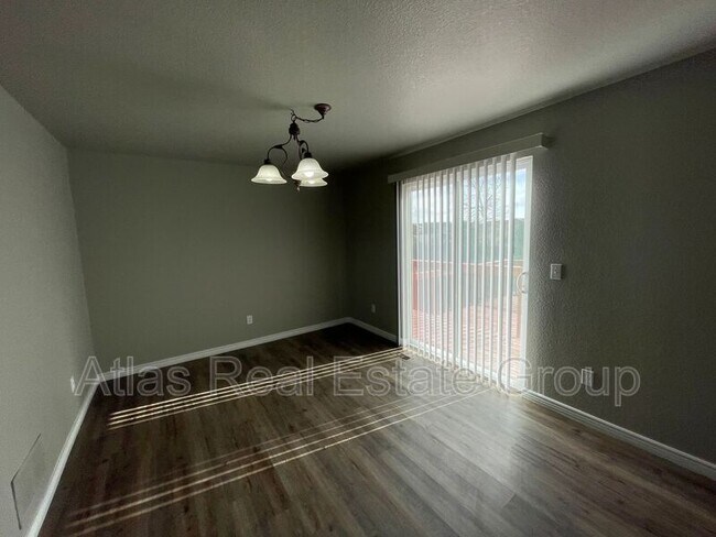 Building Photo - 5566 Vermillion Bluffs Dr