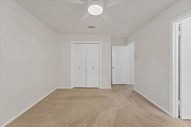 Foto del edificio - 3229 Oak Timber Dr