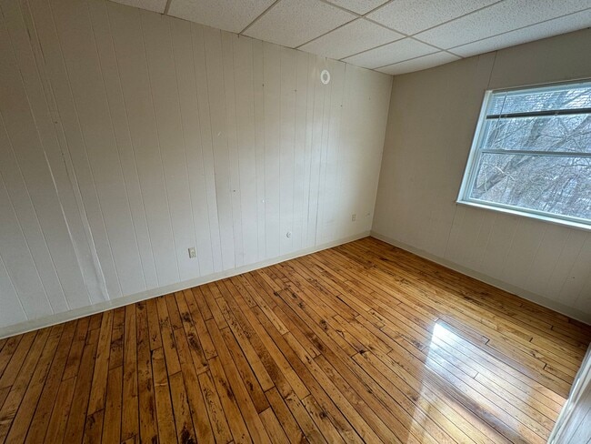 Building Photo - Apartment