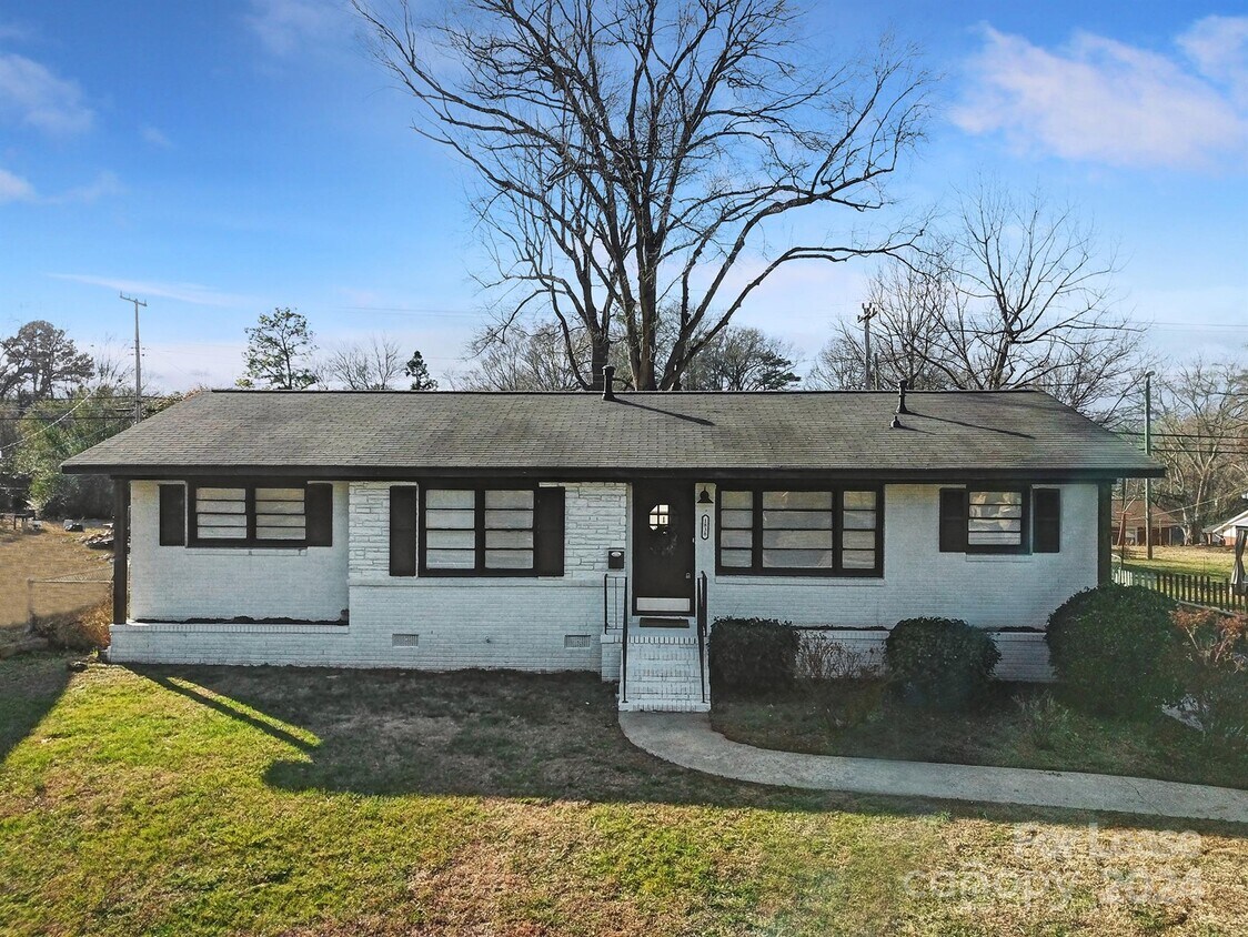 Primary Photo - 1838 Eastway Dr