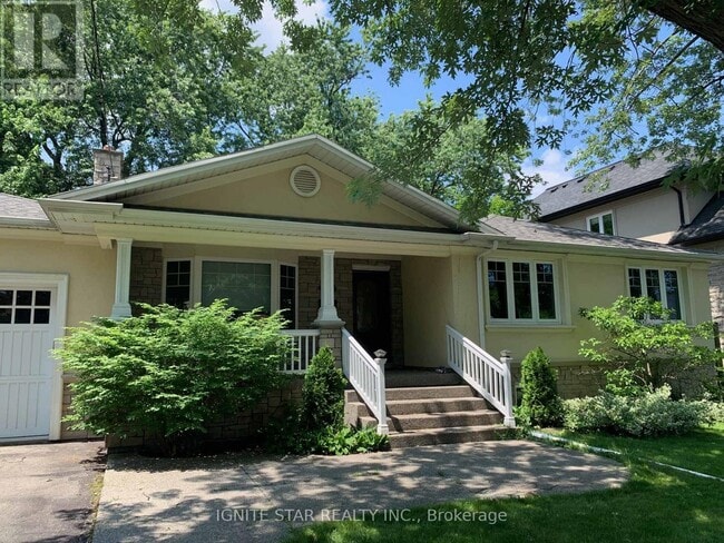 Building Photo - 493 Pineland Ave