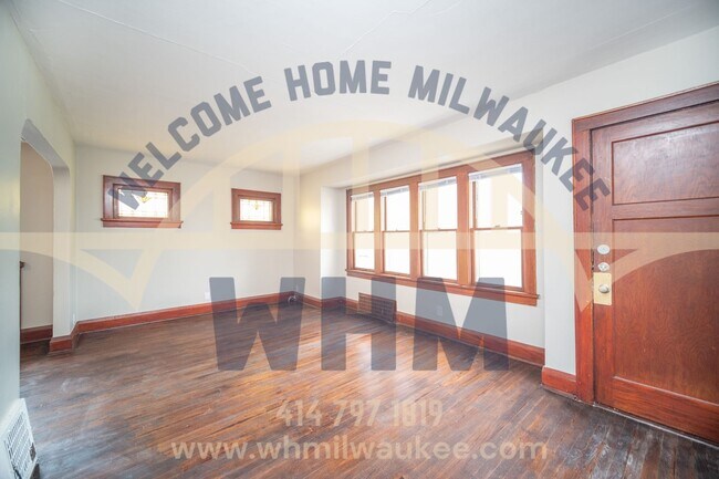 Building Photo - Welcome Home to this Cosy 2 Bedroom 1 Bath...