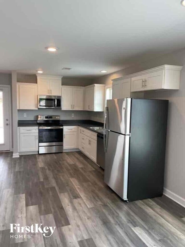 Building Photo - 155 Castlebar Cir