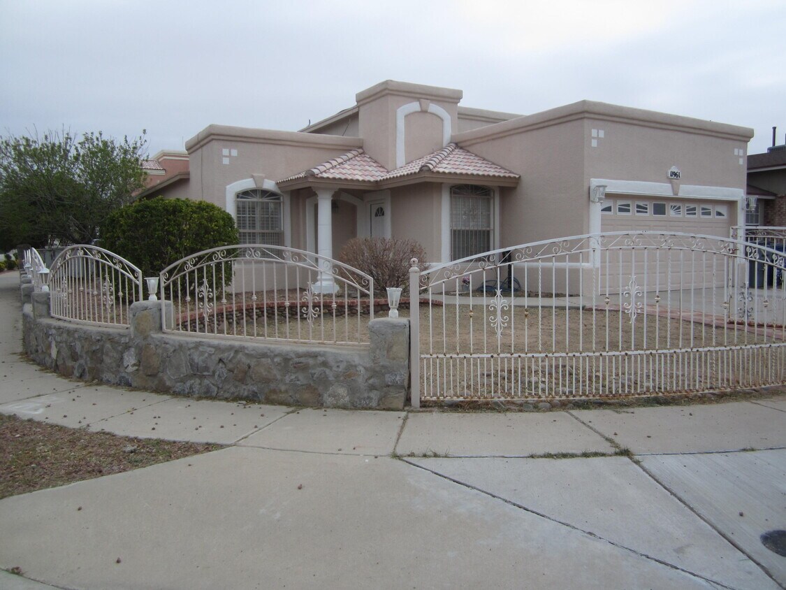 11961 Regal Banner Ln, El Paso, TX 79936 House Rental in El Paso, TX