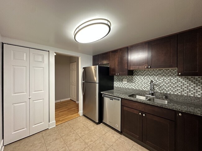 Foto del edificio - 525 N Quentin Rd