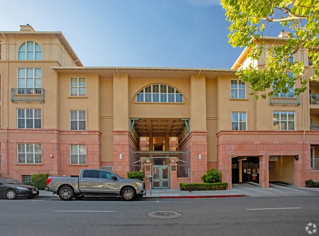 Exterior principal - 30 E Julian St