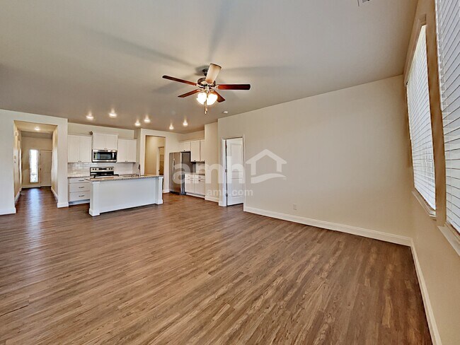 Foto del edificio - 3509 70th Dr NE