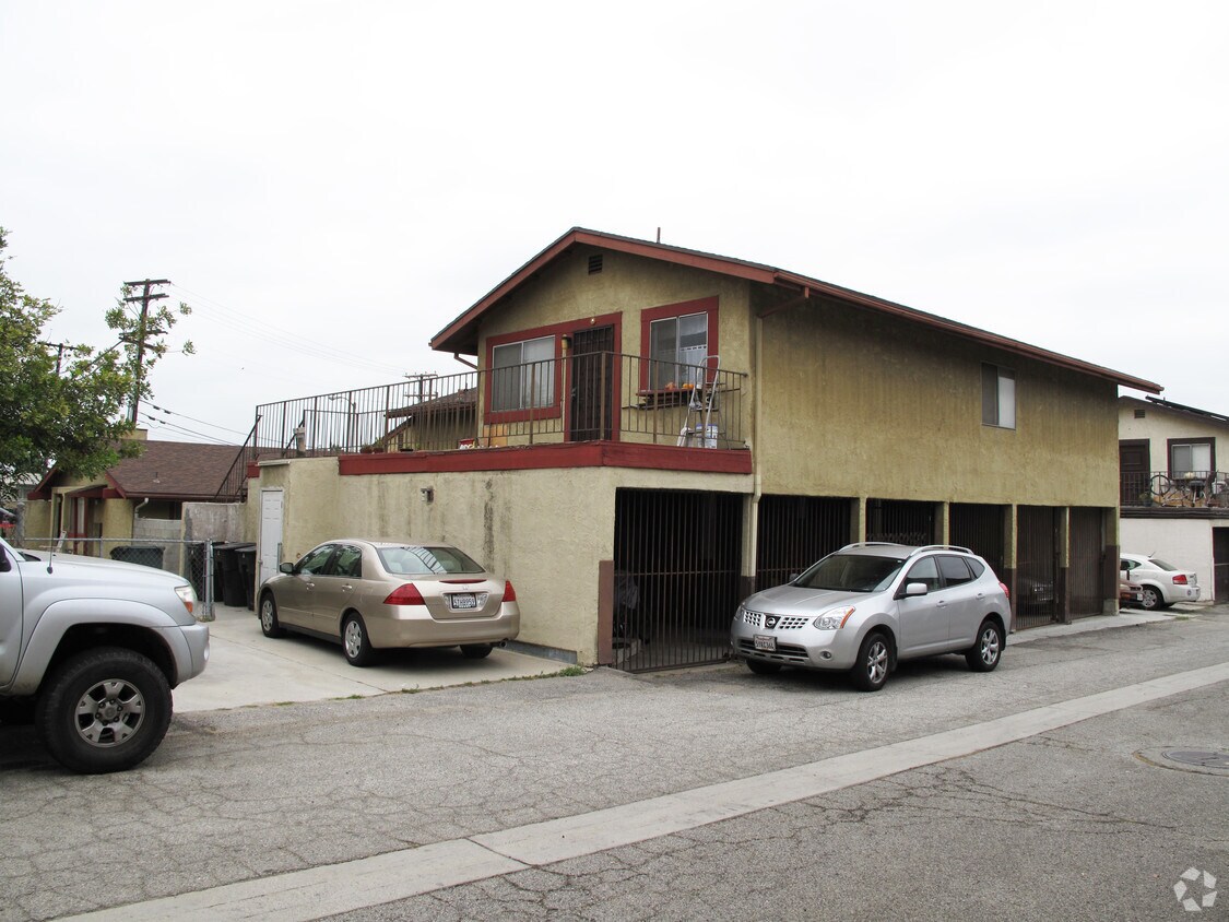 Building Photo - 2005 S Wilcox Ave