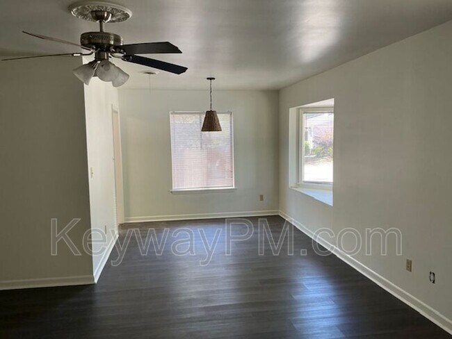 Foto del edificio - 3204 N Wimbledon Dr