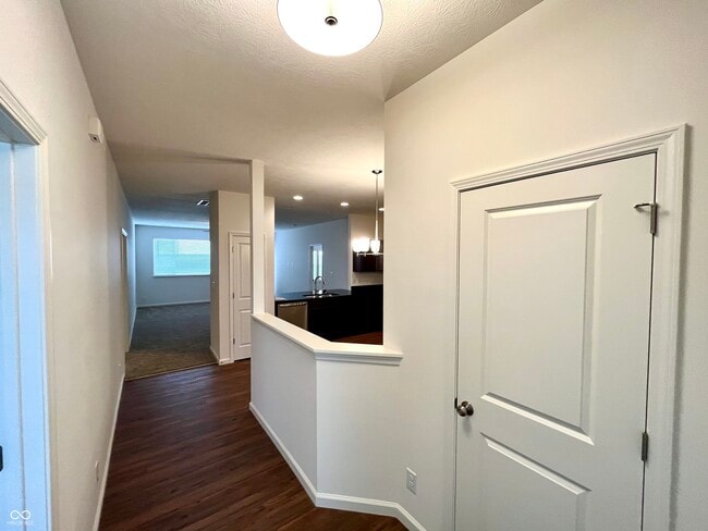 Foto del edificio - 6250 Shale Crescent Dr