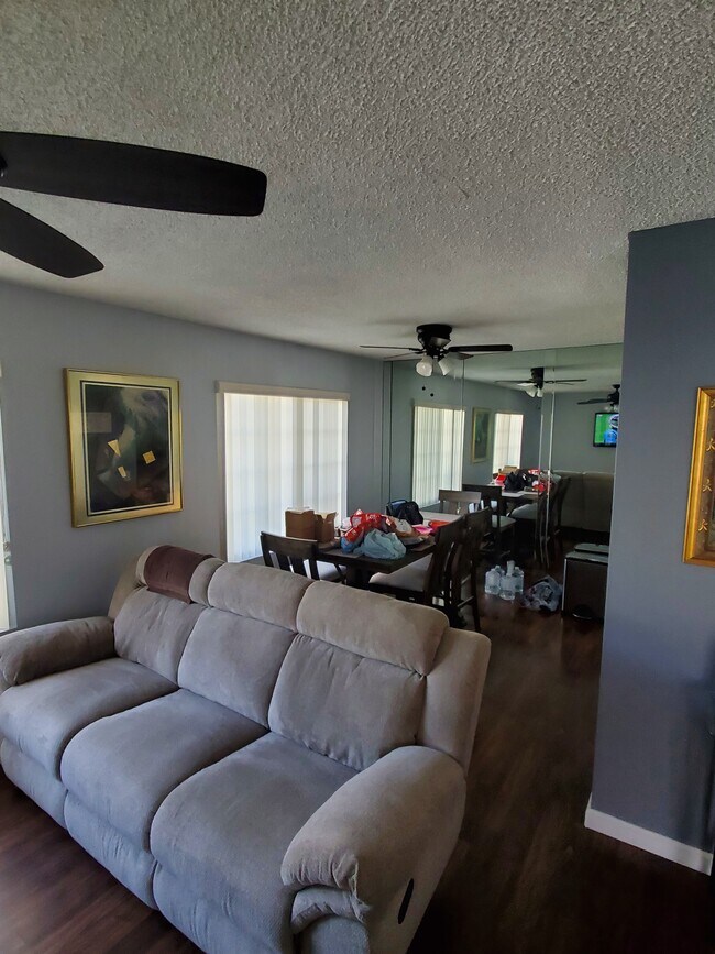 Building Photo - 2035 Manzana Way