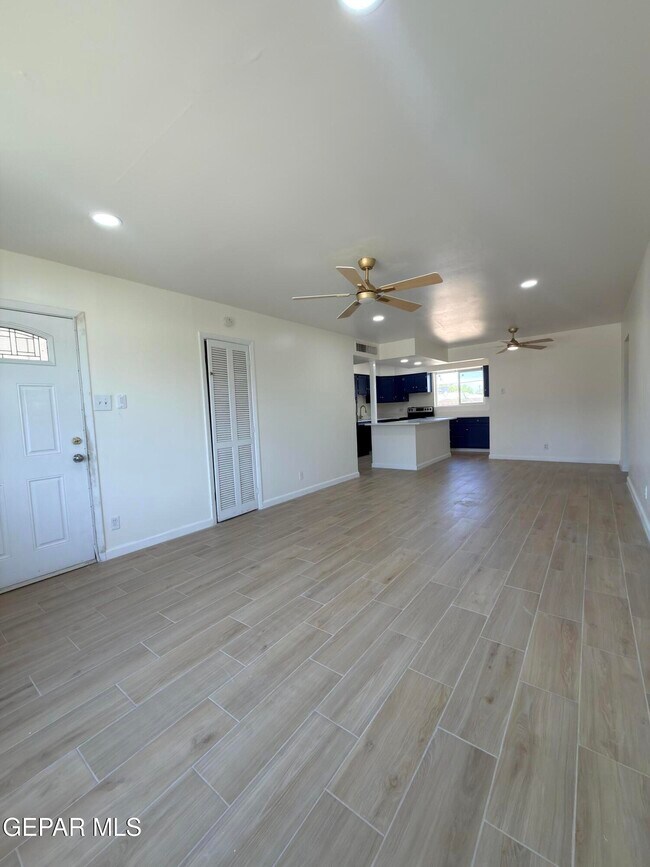 Foto del edificio - 7605 Parkland Dr
