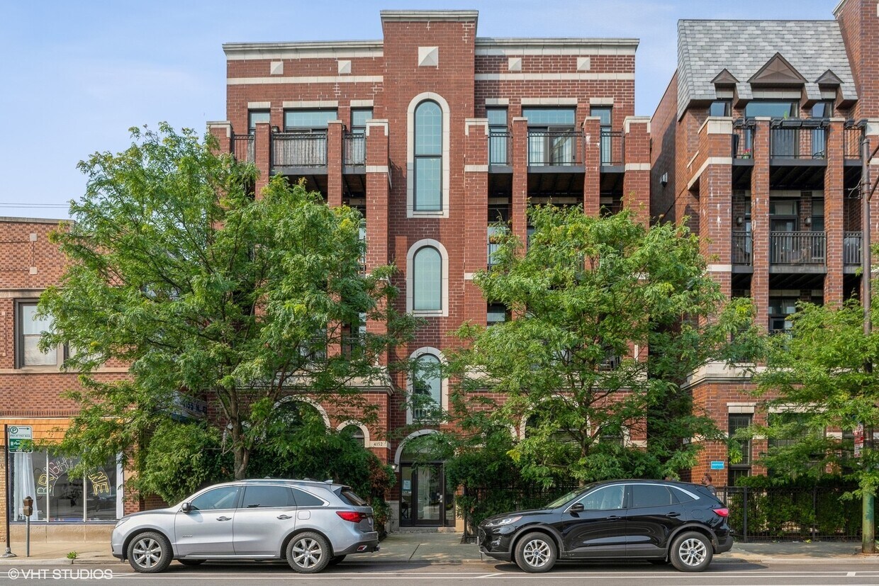 Primary Photo - 4152 N Elston Ave