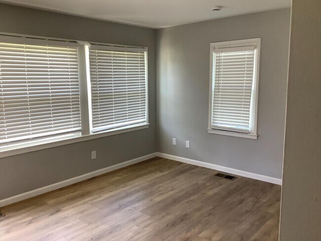Foto del edificio - 304 E Pike St