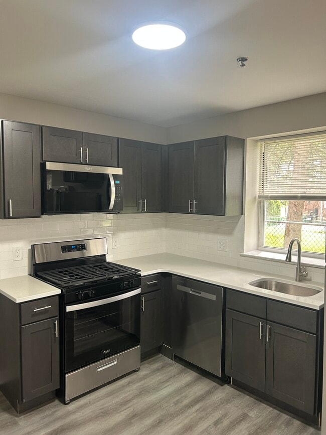 Building Photo - Austin Manor Apartments